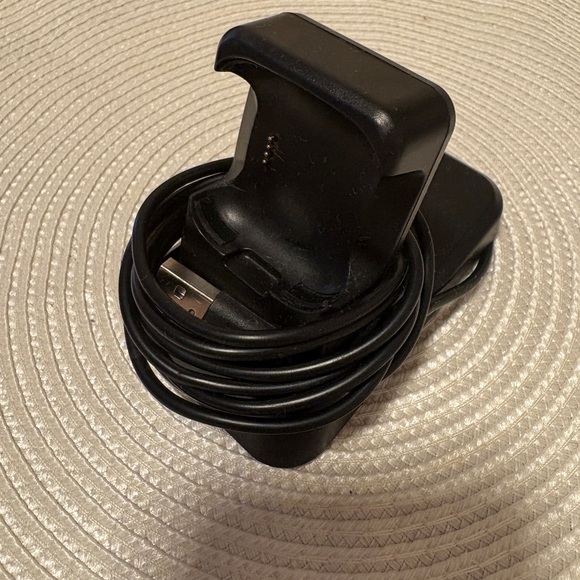 FitBit Versa 2 Black Charging Dock + Bonus Pink waistband. - Picture 1 of 4